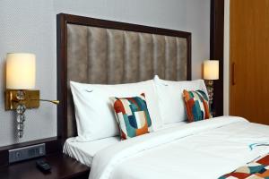Voodi või voodid majutusasutuse BluSalzz Residence Amritsar toas +37 fotot