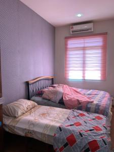 A bed or beds in a room at Mutiara Hidden-Mountain Gorgeous Garden Landed House