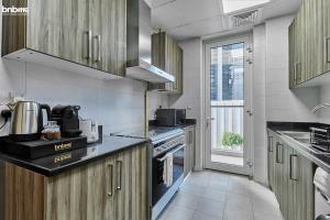 Kuchyň nebo kuchyňský kout v ubytování bnbmehomes - Lux Living Nxt to Address Fountain - 1303