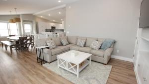 Posezení v ubytování SA69, Kirk- Oceanfront, Ocean Views, Sun Decks, Prv Beach Access