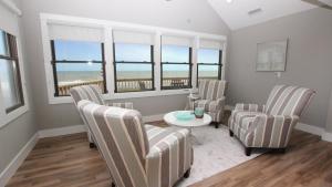 Posezení v ubytování SA69, Kirk- Oceanfront, Ocean Views, Sun Decks, Prv Beach Access