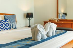 two towels on a bed in a hotel room at Rendezvous Classic House in Chiang Mai +151 photos