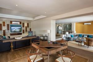 a living room with a dining table and a living room at Azul Villa Casa del Mar - Gourmet All Inclusive by Karisma in Puerto Morelos