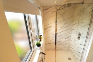 Koupelna v ubytování Aldrich Villa, 5-Bed Luxury House, Oxford, Parking, Garden + 58 fotografií