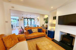 Posezení v ubytování Aldrich Villa, 5-Bed Luxury House, Oxford, Parking, Garden