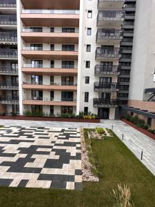 an empty courtyard in front of a building at Urban Luxury Flats - Cozy Apartments at Coresi Mall #Brasov in Braşov