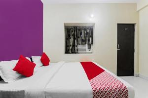 Voodi või voodid majutusasutuse OYO Flagship Hotel Jagbamda toas