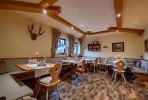 Posezení v ubytování DEVA Achentaler Vitalhotel