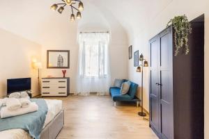 a bedroom with a bed and a blue chair at Love House sul mare in Cetara