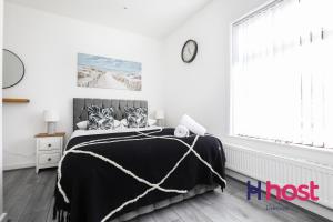 Cama o camas de una habitación en Host Liverpool - Gorgeous Anfield home