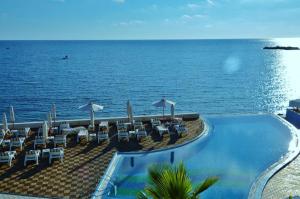 Piscina di SUNSET VIBES DURRËS o nelle vicinanze