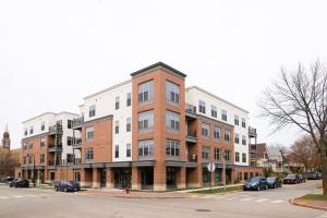 an apartment building on a city street with cars parked at Flexhome Shorewood 1BR Private Apt A2 - READ INFO in Shorewood