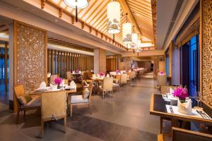 Restoran või mõni muu söögikoht majutusasutuses Banyan Tree Huangshan