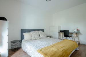 Gallery image of T2 cosy Bordeaux - tram & parking in Cenon