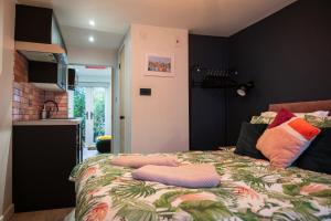 a bedroom with a bed with pillows on it at Plush city Centre Micropad with Parking in Brighton & Hove