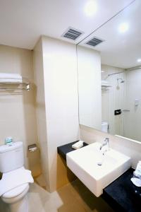 Kamar mandi di Grand HAP Solo