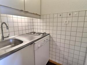 Appartement Méribel, 3 pièces, 8 personnes - FR-1-182-164にあるキッチンまたは簡易キッチン