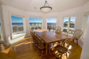 Balkons/terase naktsmītnē WL925, Iselin- Oceanfront, Private Pool, Close to Beach Access, Ocean Views, Pool Table