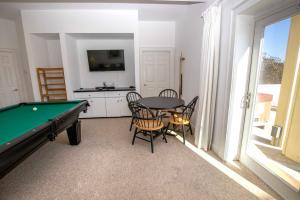 Biljarda galds naktsmītnē WL925, Iselin- Oceanfront, Private Pool, Close to Beach Access, Ocean Views, Pool Table