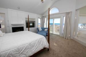 Gulta vai gultas numurā naktsmītnē WL925, Iselin- Oceanfront, Private Pool, Close to Beach Access, Ocean Views, Pool Table