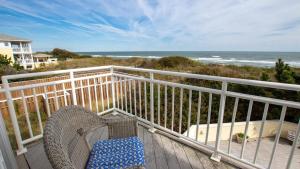 Balkons/terase naktsmītnē WL925, Iselin- Oceanfront, Private Pool, Close to Beach Access, Ocean Views, Pool Table