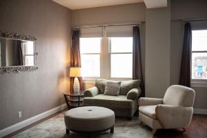 a living room with a couch and two chairs at Fountainview Inn in Indianapolis