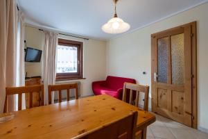 Μια τηλεόραση ή/και κέντρο ψυχαγωγίας στο Fior d'Alpe Apartment