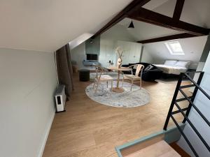 a living room with a table and chairs in a room at Maison Cokoon in Brussels