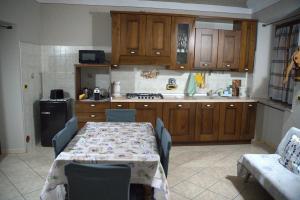 A kitchen or kitchenette at Tra Langhe e Monviso