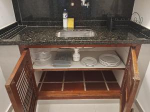 Kuchyň nebo kuchyňský kout v ubytování Suítes em casa de família com entrada independente