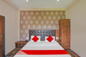 Una cama o camas en una habitación de OYO Flagship 81202 Mh Palace