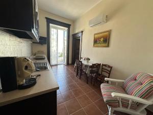 a kitchen and a living room with a table at 7 Cannelle Guest House in Isernia