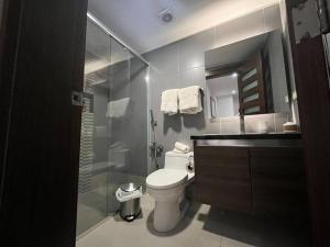 Ванна кімната в Hotel poseidon piscina & jacuzzi