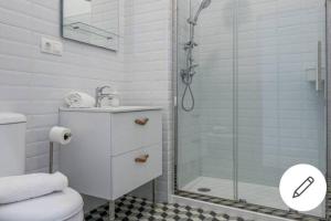 a bathroom with a shower with a toilet and a sink at Fernando IV 29A in Seville
