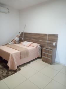 Een bed of bedden in een kamer bij Cantinho Serrano