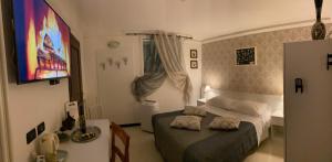 A bed or beds in a room at Actor Hotel