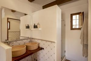 Koupelna v ubytování Can Noves - Villa de 5 suites 28 y 58 + 30 fotografií
