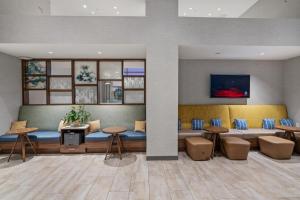 Hampton Inn Morro Bay的休息区