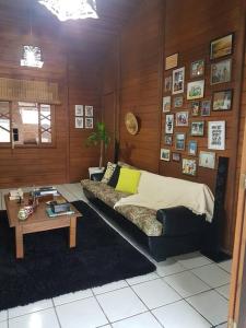 a living room with a couch and a table at Um lugar para relaxar in Palhoça