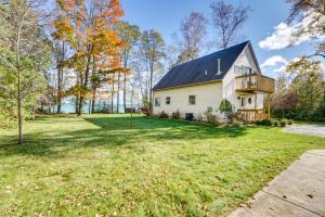 Κήπος έξω από το Lake Huron Vacation Rental with Private Beach!