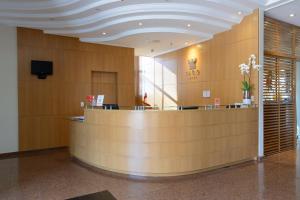 a lobby with a reception desk in a building at Faro Hotel São José dos Campos in São José dos Campos