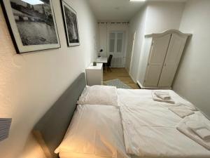 Postel nebo postele na pokoji v ubytování Swan Rooms
