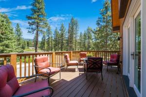 a deck with chairs and a table on a house at Agate Bay Gem by Tahoe Getaways - Charming Getaway with Cozy Fireplace Near Hiking and Biking Trails in Tahoe Vista