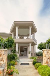 an image of a house with a balcony at Staikos in Ligia
