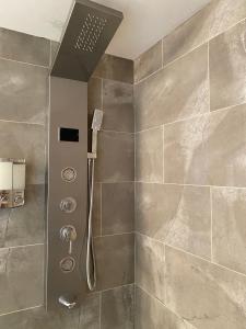 Koupelna v ubytování Beautiful Bright with water view Modern Condo DT 1BR 2 BT sleeps 4 guests + 25 fotografií