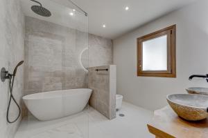 a bathroom with a tub and a sink at Boutique Eco Hotel Costa Mágica in Las Lagunas