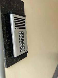 a close up of a soap dispenser on a wall at APARTAMENTO TOP, Conforto e Qualidade in Guarapari