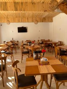 Restaurace v ubytování Pousada Corais do Bitingui
