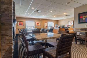 a dining room with tables and chairs in a restaurant at Best Western Plus South Edmonton Inn & Suites in Edmonton +28 photos