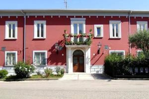 a red building with flowerpots on the front of it at LA POLVERISTA Appartamento riservato e comodo in Bellizzi Irpino